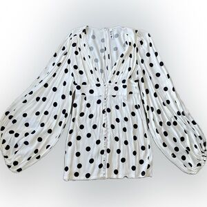 Polka dot perfection in this Rat + Boa Perla dress ⚫️⚪️